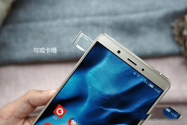 给努比亚Z11 Max手机插sim卡的步骤 _ 路由器