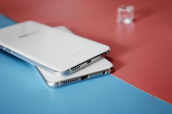 魅蓝U20和荣耀8的区别介绍