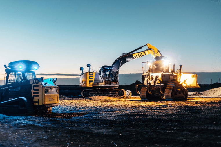 美少女开自动驾驶拖拉机,无人挖掘机占领工地,ai会成为"蓝翔克星"吗?